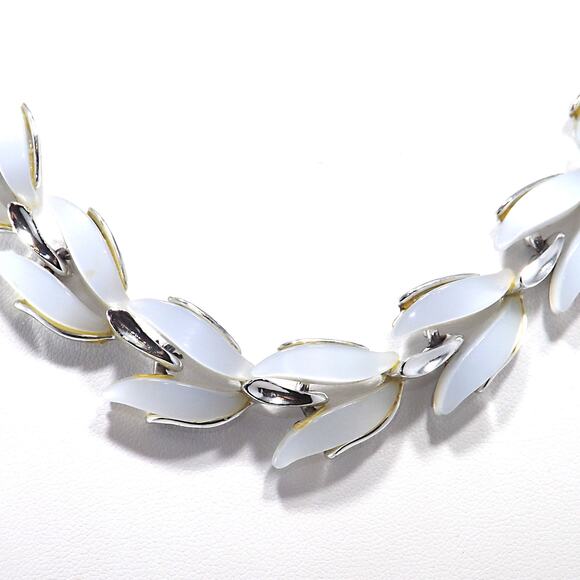 Vintage Frosted Lucite Light Blue Choker Necklace, 1950s, 16" - Picture 4 of 10